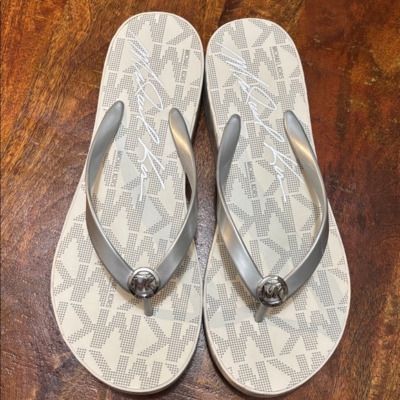 NWOT MICHAEL Michael Kors Bedford Platform Flip Flops - Picture 3 of 10